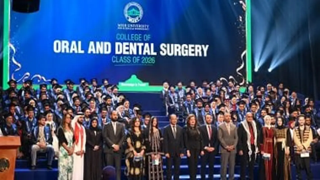 جامعة مصر للعلوم والتكنولوجيا تخرج دفعة جديدة من كلية طب الأسنان وسط احتفالات مميزة